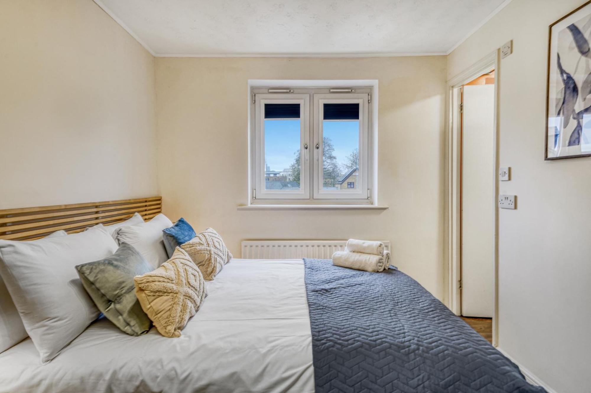 Executive 4 Bedroom Town House In Canada Water Free Wifi & Parking By City Stay Aparts London Kültér fotó