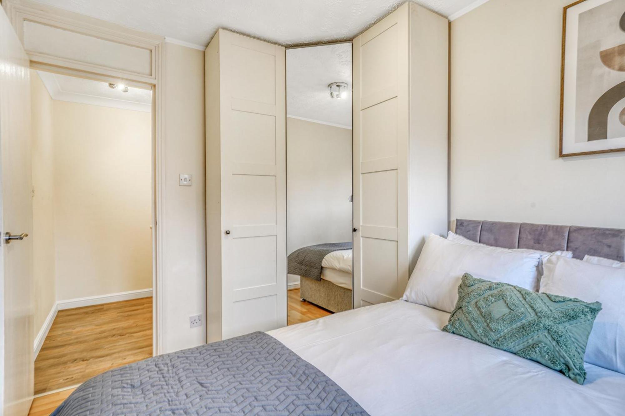 Executive 4 Bedroom Town House In Canada Water Free Wifi & Parking By City Stay Aparts London Kültér fotó