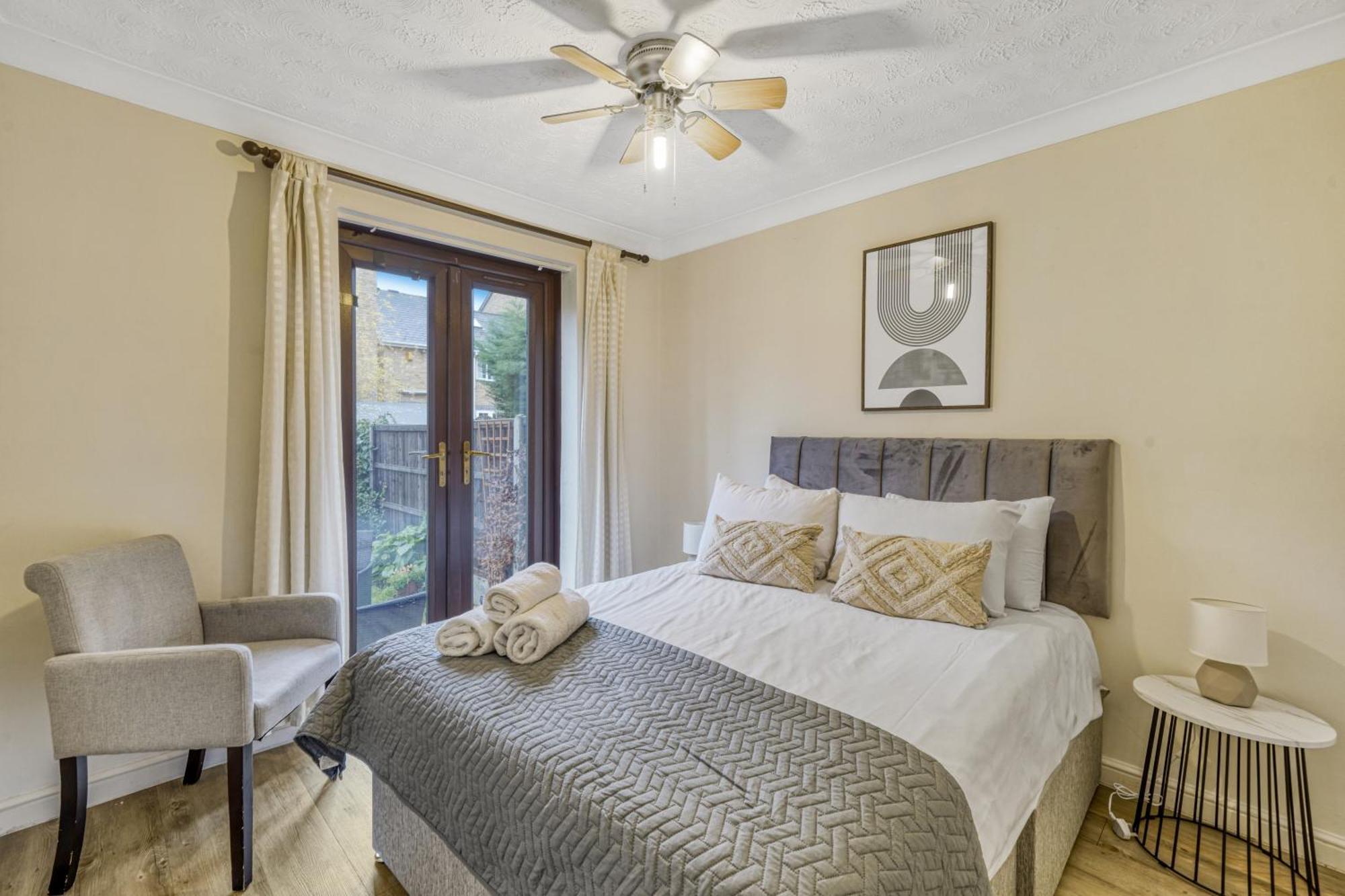 Executive 4 Bedroom Town House In Canada Water Free Wifi & Parking By City Stay Aparts London Kültér fotó